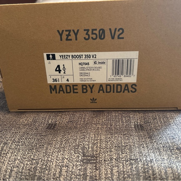 Adidas Size 4.5 US - Yeezy Boost 350 V2 - Picture 7 of 7